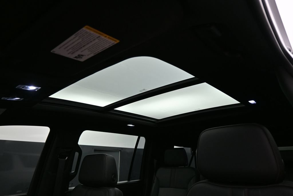 Used 2022 Chevrolet Suburban RST w/ Luxury Package AWD/4WD image 15