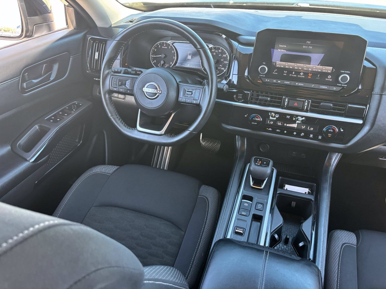 Certified 2025 Nissan Pathfinder SV FWD image 15