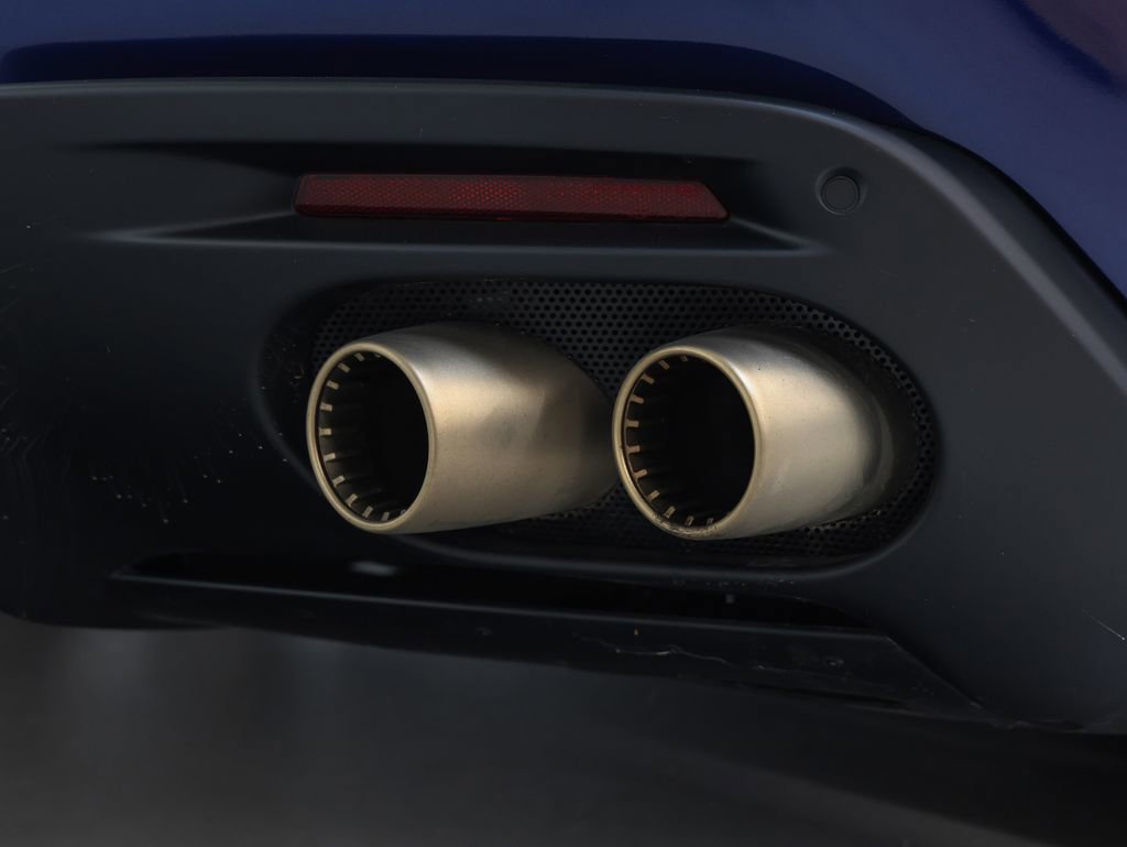 Certified 2025 Ferrari Roma Spider RWD image 33