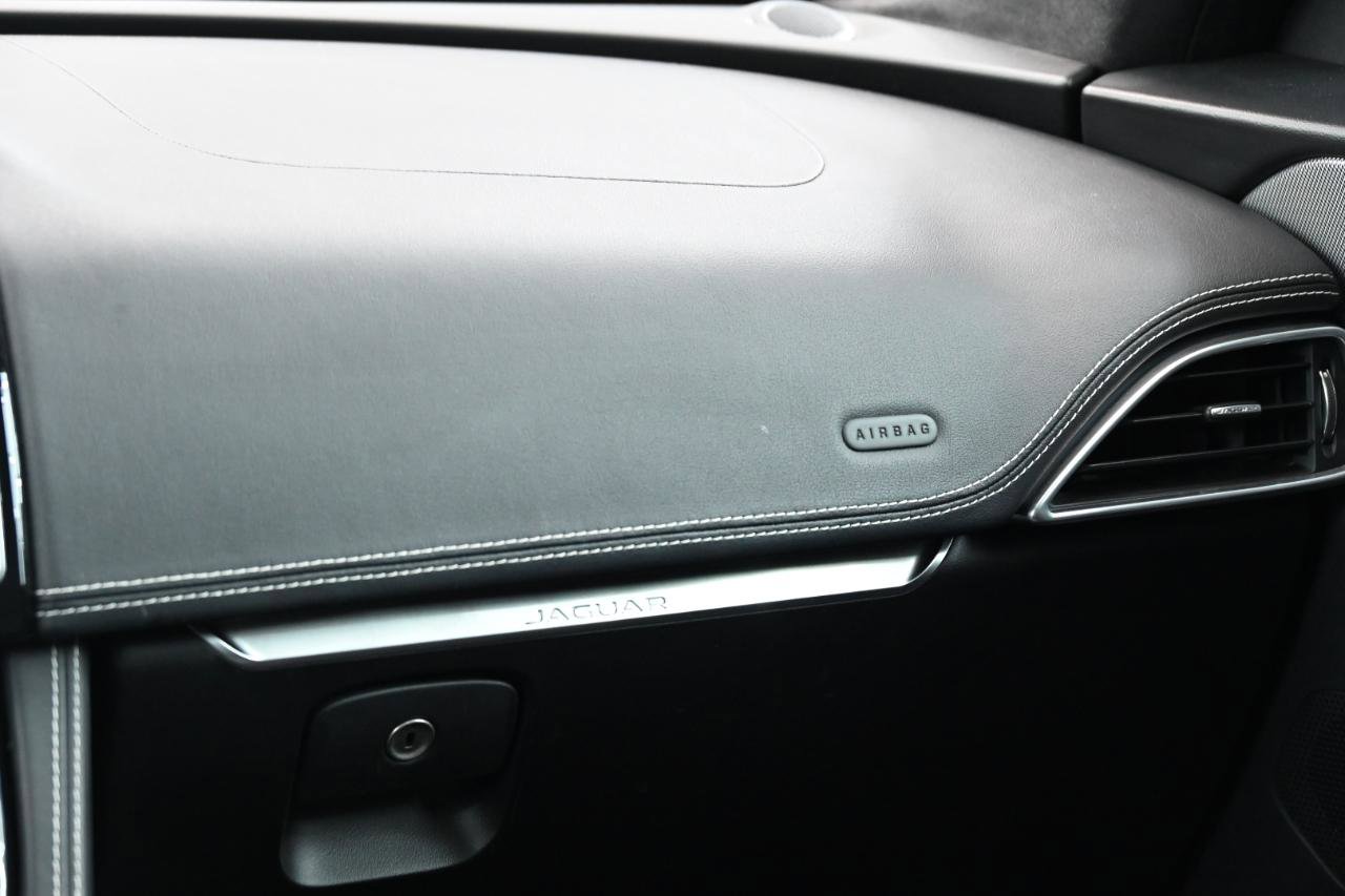 Used 2020 Jaguar F-PACE SVR image 38