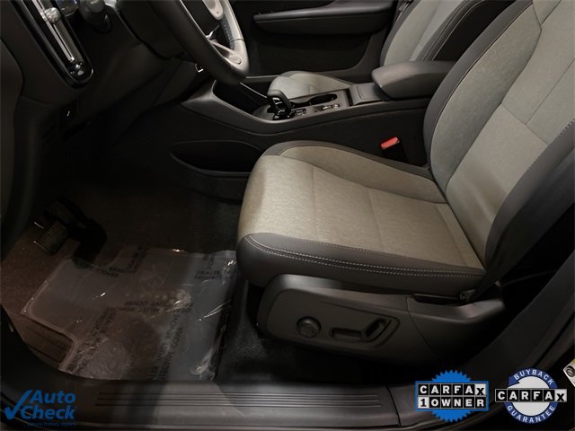 Used 2025 Volvo XC40 B5 Core image 60