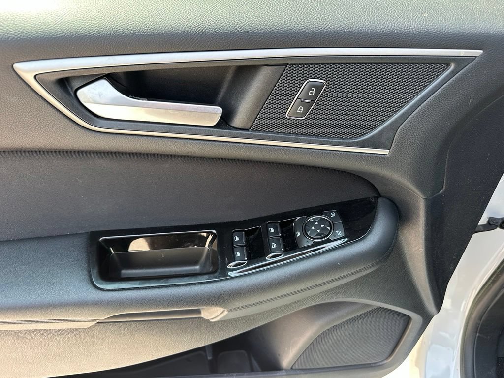 Used 2019 Ford Edge SEL FWD image 16