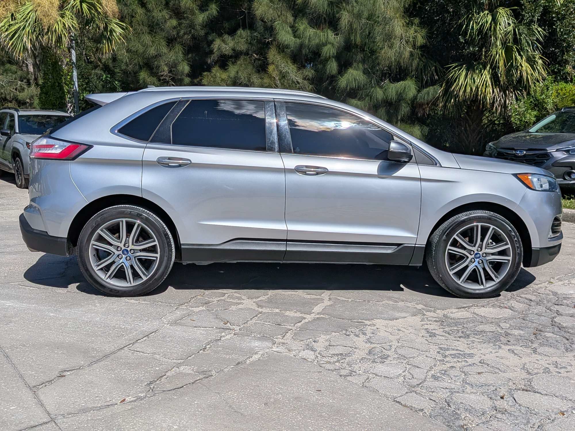 Used 2020 Ford Edge Titanium FWD image 3