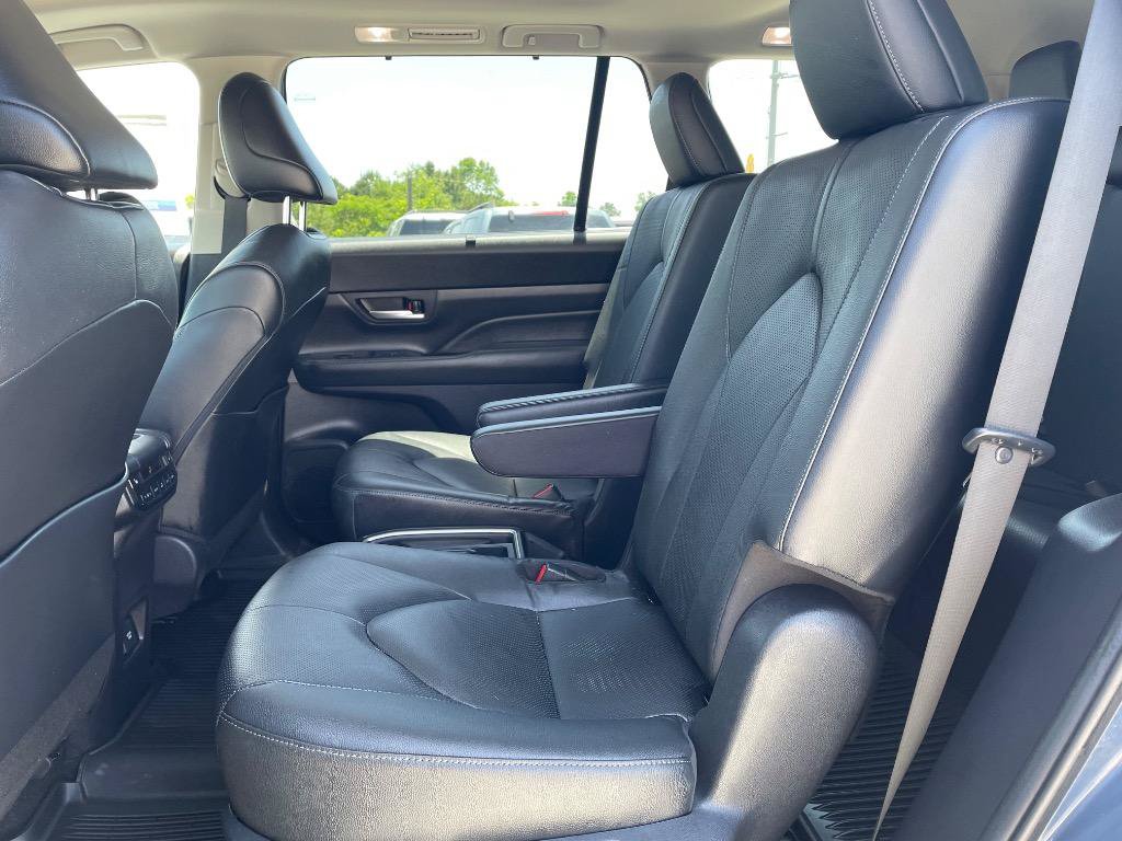 Used 2024 Toyota Grand Highlander Limited image 14
