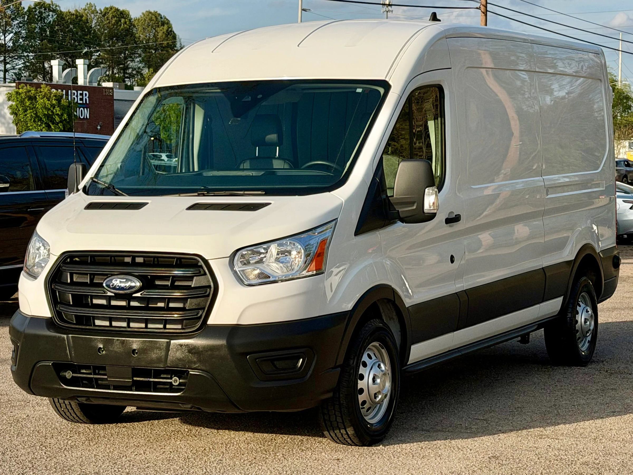 Used 2023 Ford Transit 250 Medium Roof AWD image 3