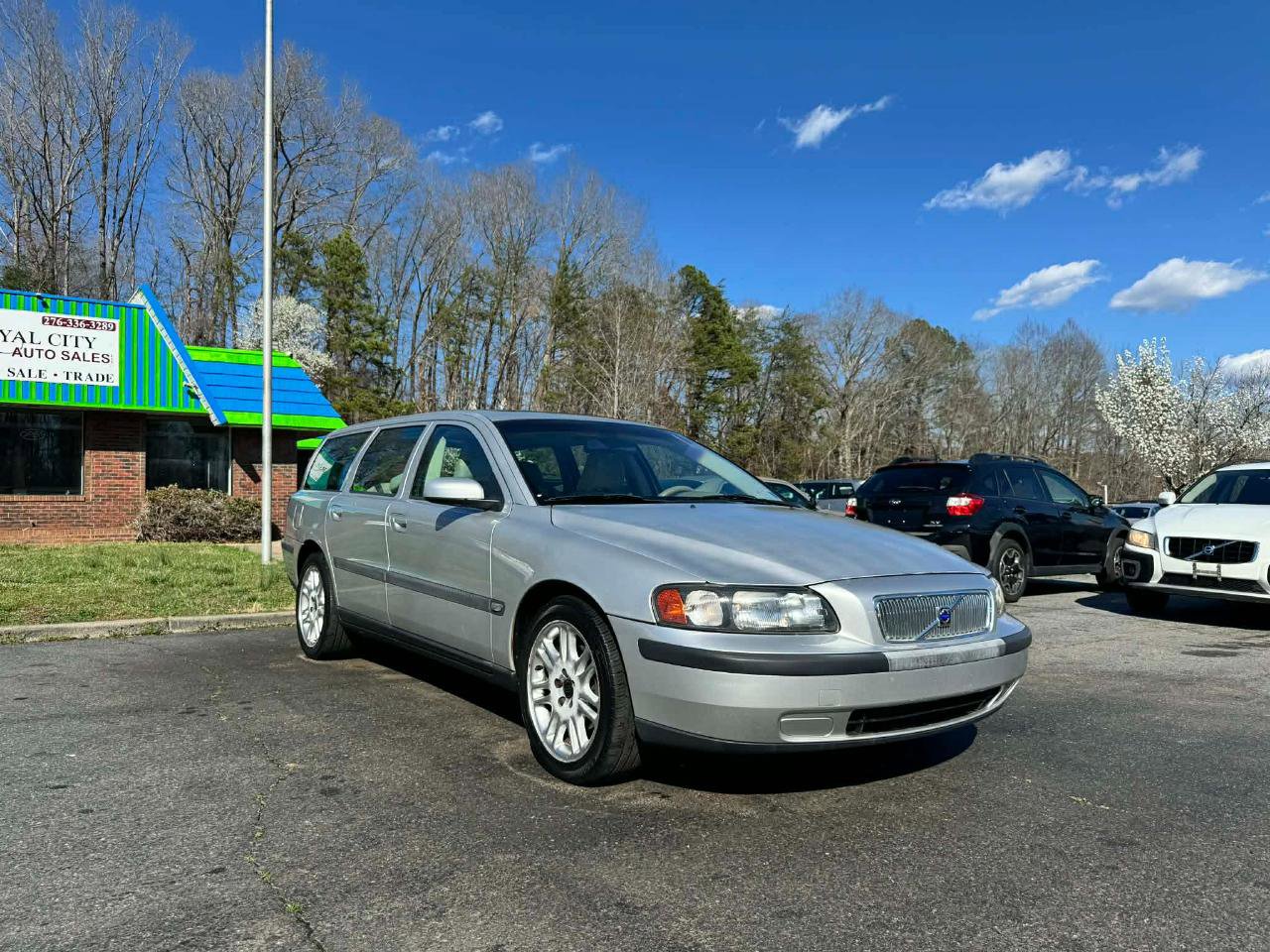 Used 2004 Volvo V70 2.5T FWD image 3