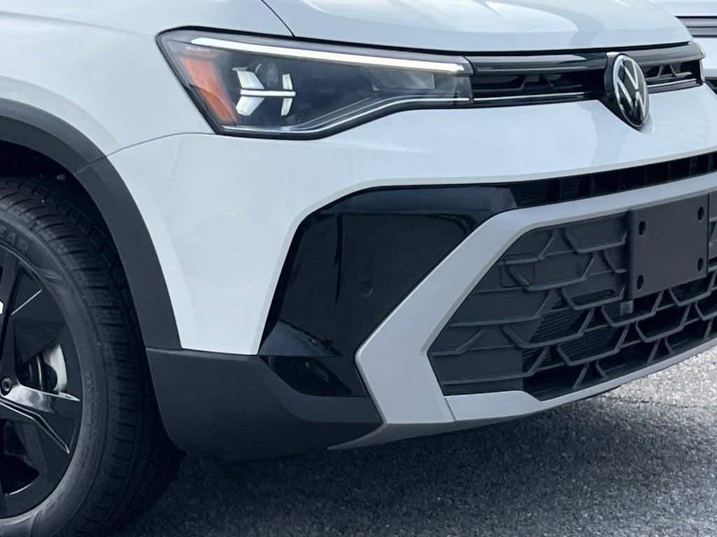 New 2025 Volkswagen Taos SE image 2
