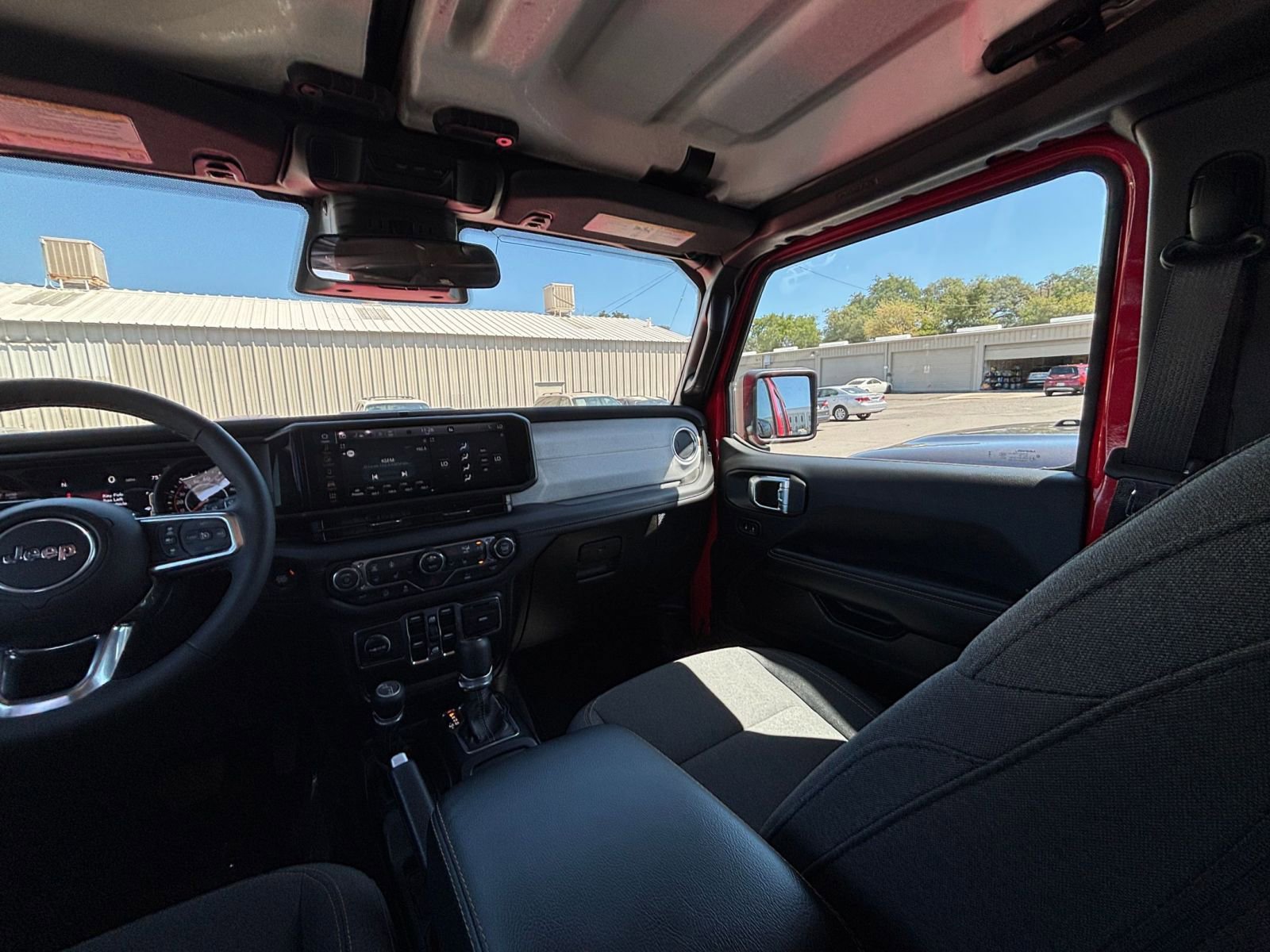 Used 2025 Jeep Wrangler Unlimited Sahara AWD/4WD image 35