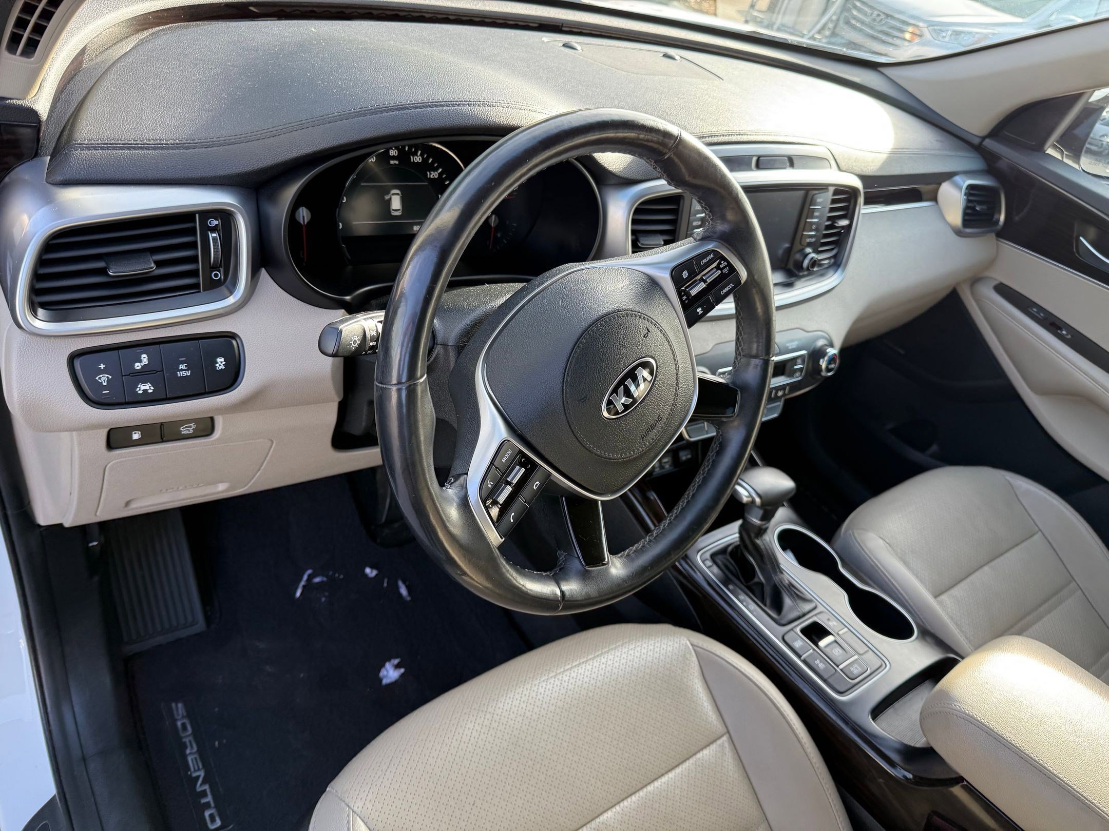 Used 2019 Kia Sorento EX w/ EX Touring Package image 16
