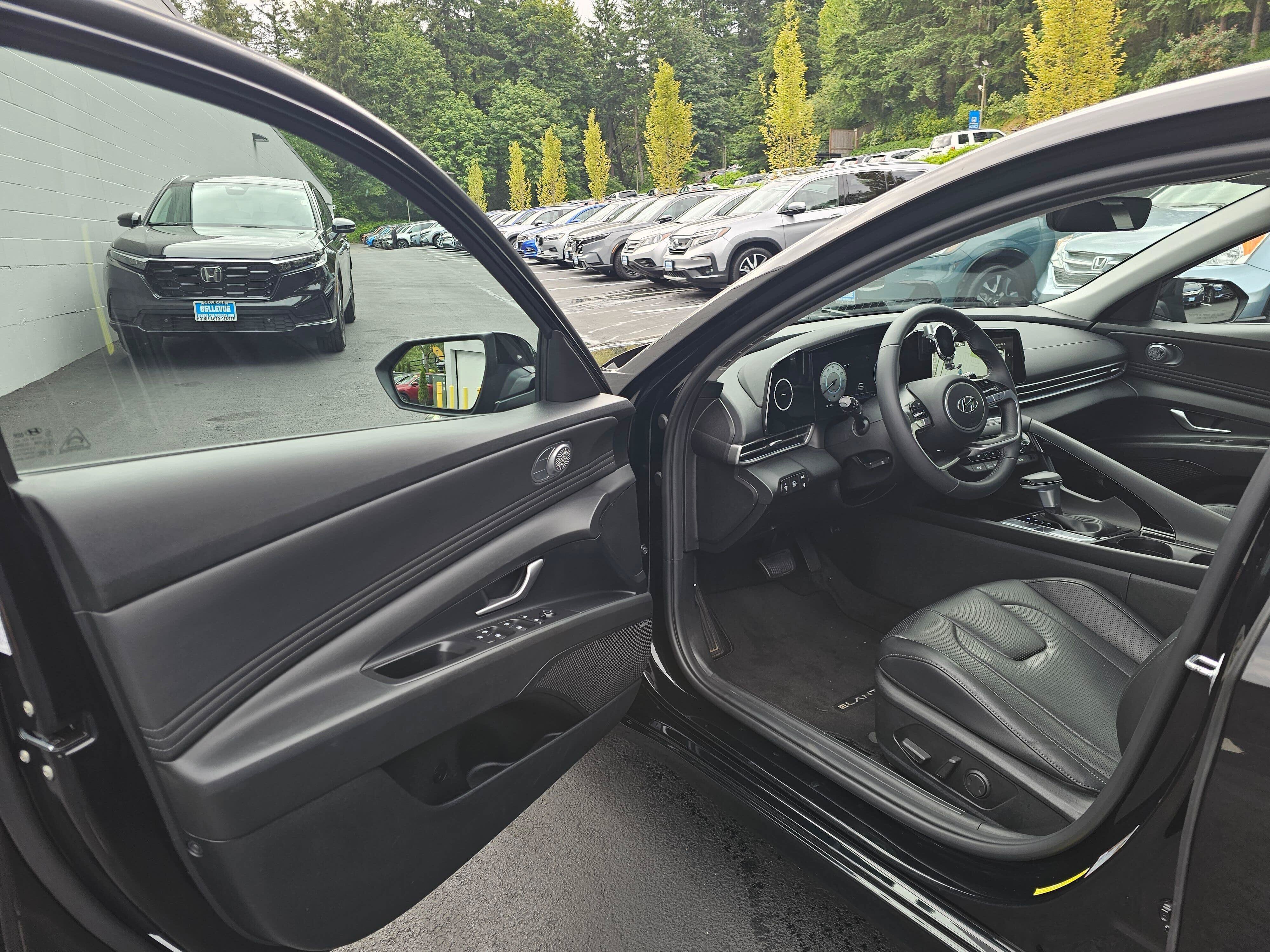 Used 2023 Hyundai Elantra Limited FWD image 21