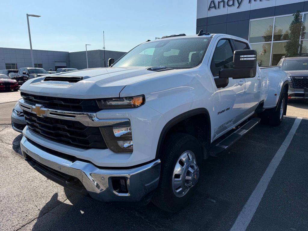 Used 2025 Chevrolet Silverado 3500 LT w/ Safety Package AWD/4WD image 3