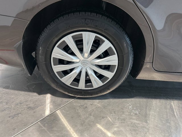 Used 2020 Toyota Camry LE image 18