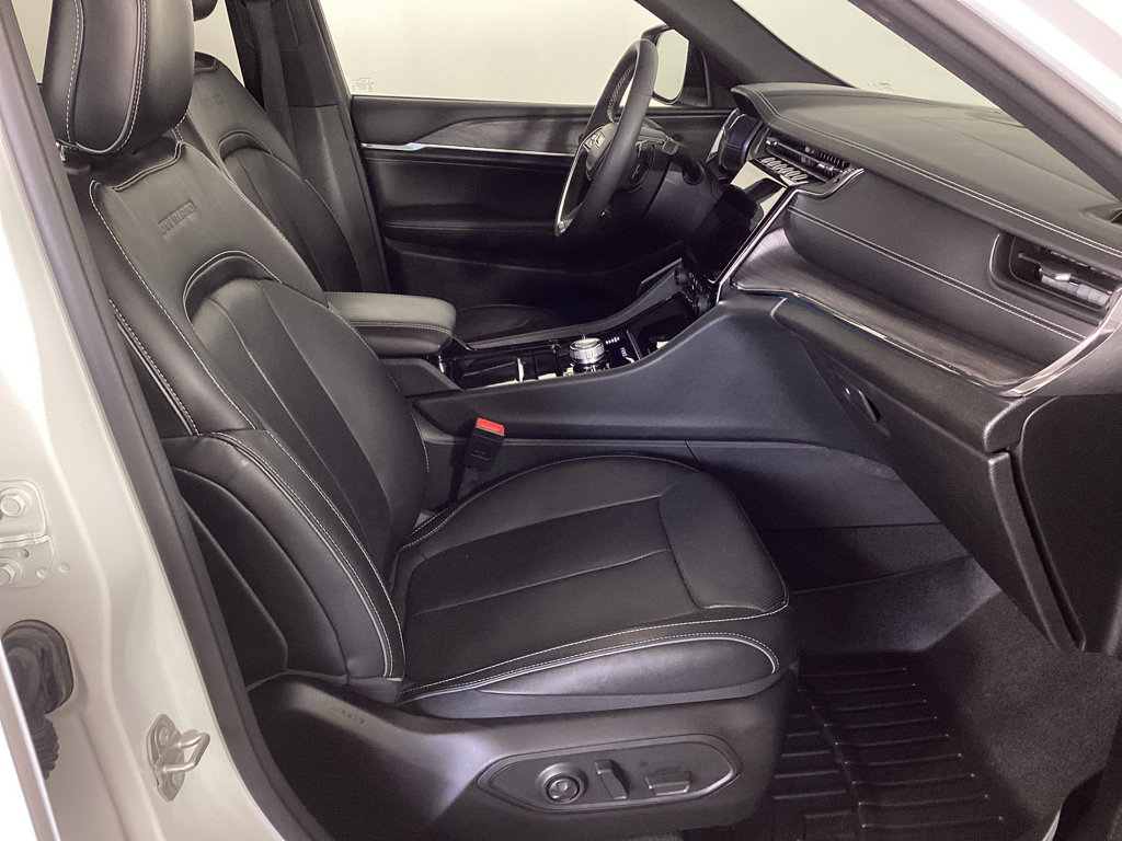 Used 2023 Jeep Grand Cherokee Overland AWD/4WD image 9