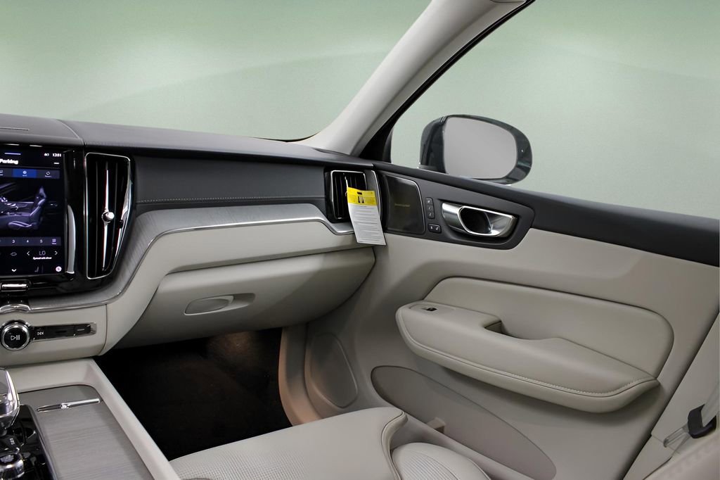 New 2025 Volvo XC60 T8 Ultra w/ Protection Package Premier image 16