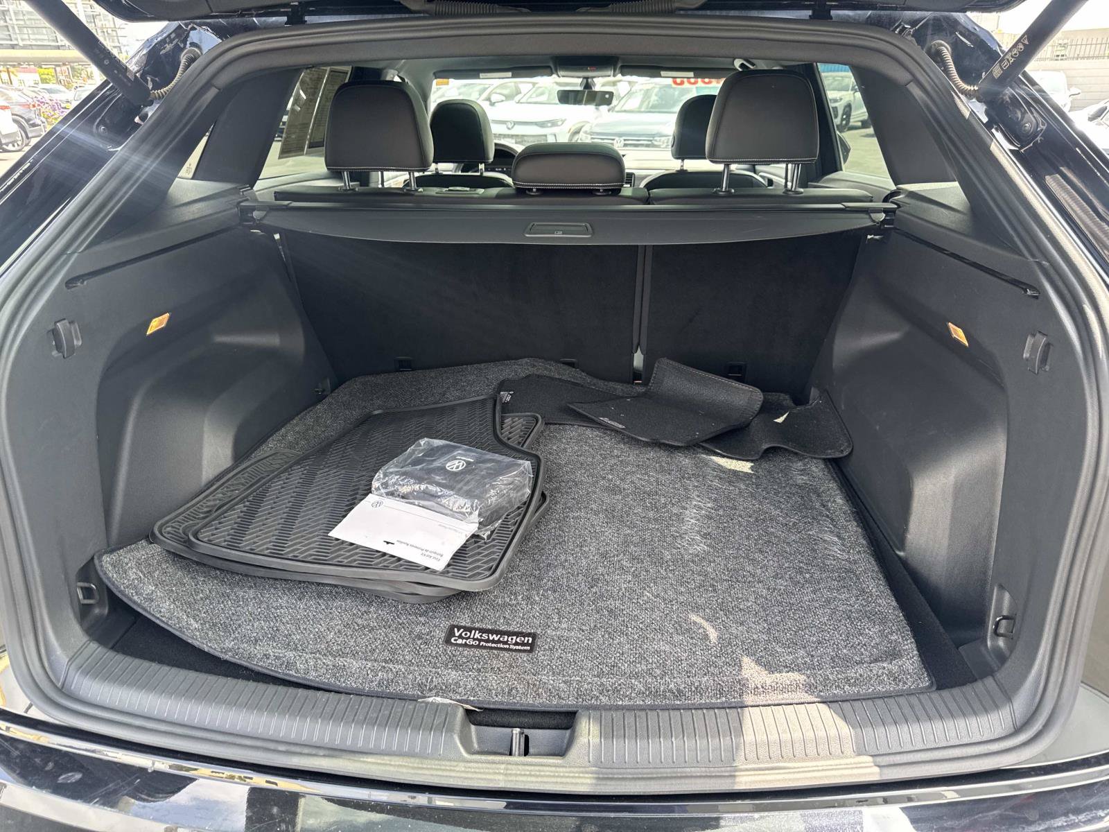 Certified 2023 Volkswagen Atlas Cross Sport SE w/ Panoramic Sunroof Package AWD/4WD image 5