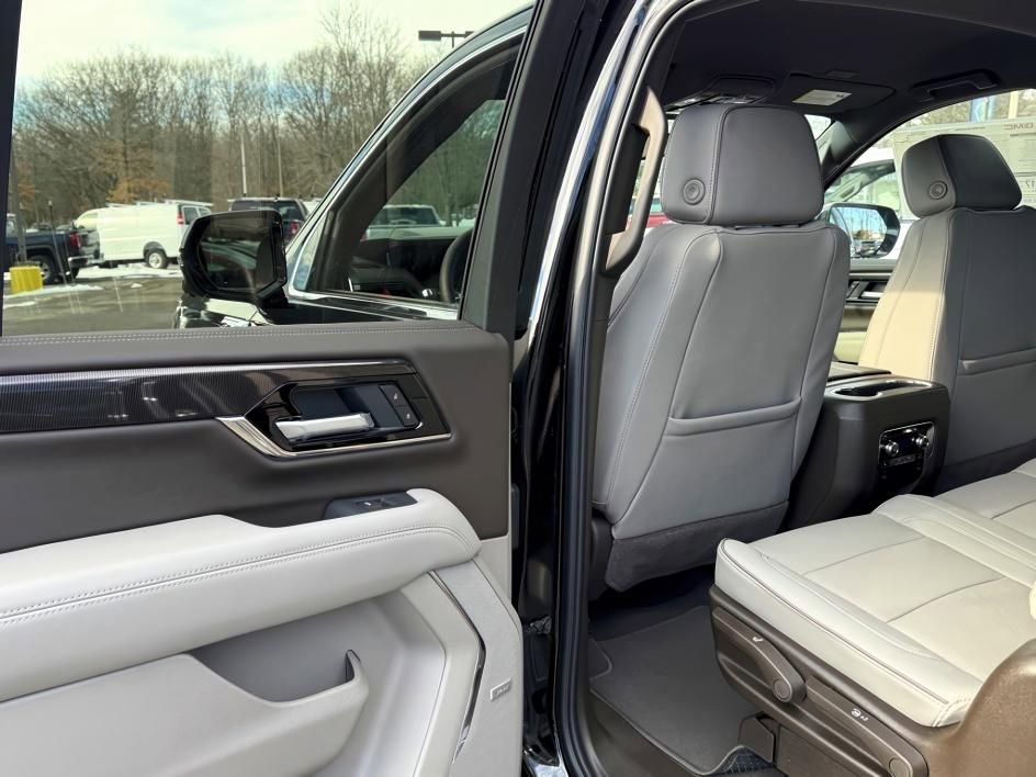 New 2026 GMC Yukon Elevation image 10