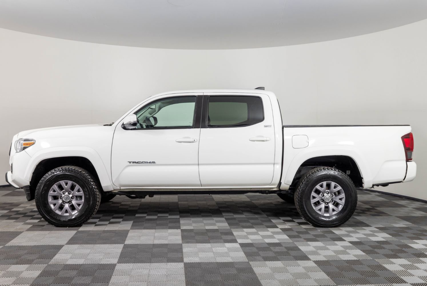 Used 2023 Toyota Tacoma SR5 image 3