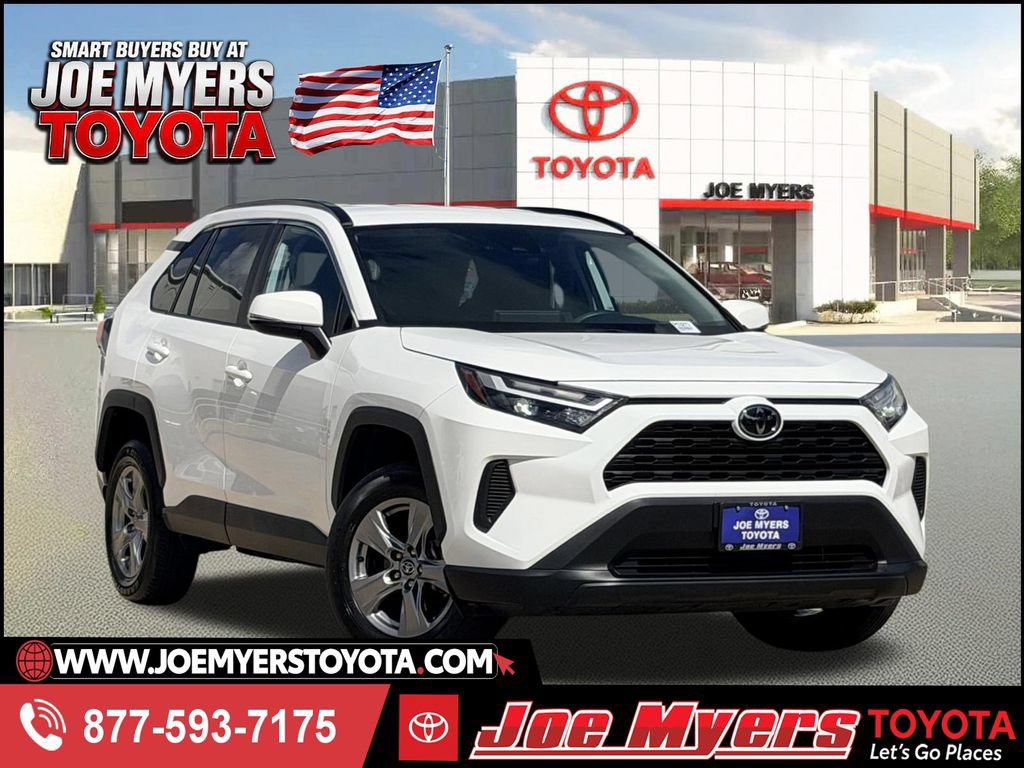 Used 2025 Toyota RAV4 XLE FWD image 1
