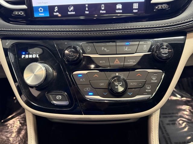 Used 2024 Chrysler Pacifica Limited image 30