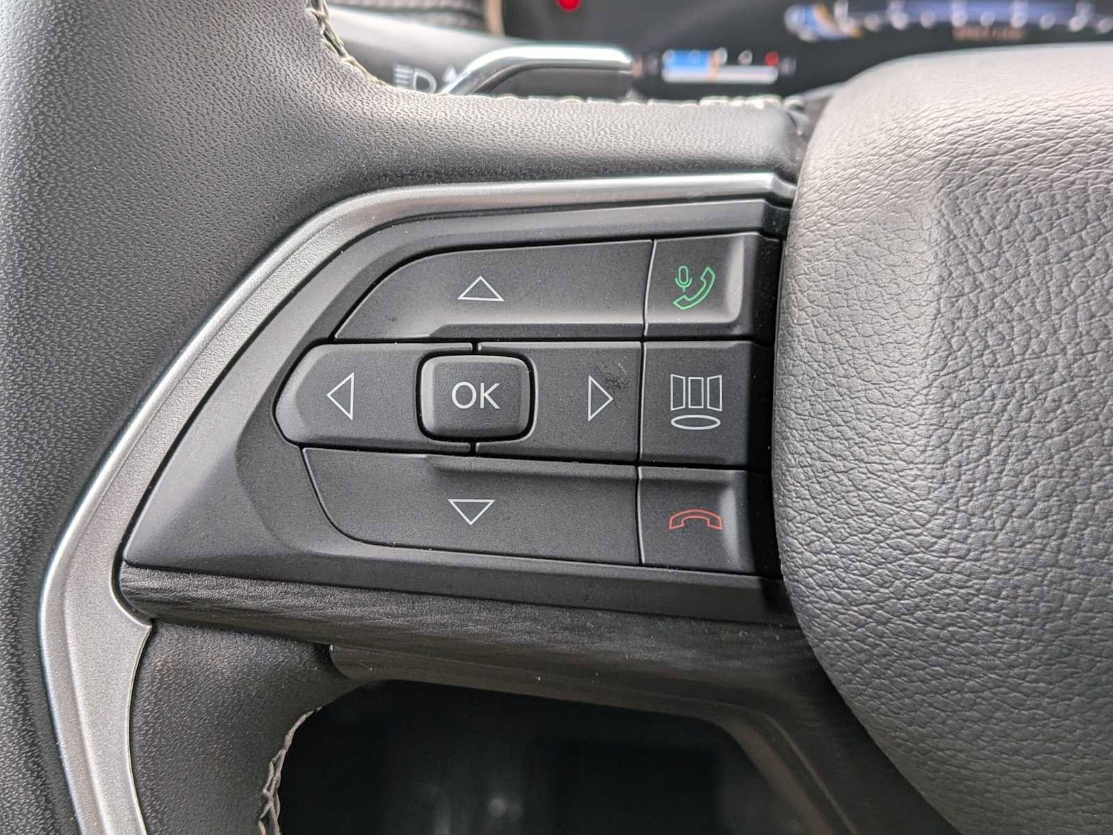 Used 2023 Jeep Grand Cherokee Laredo image 23