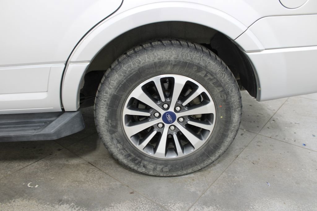 Used 2017 Ford Expedition XLT w/ Equipment Group 201A AWD/4WD image 38