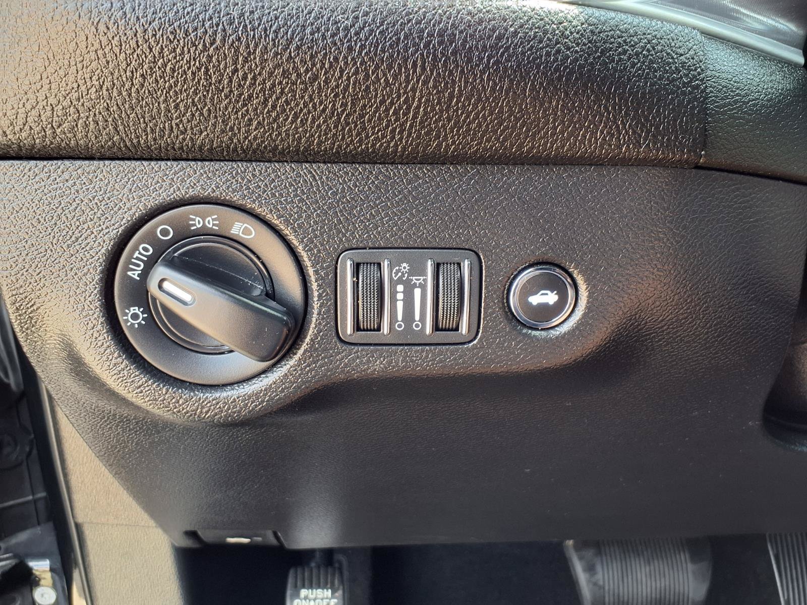 Used 2022 Dodge Challenger SXT RWD image 10