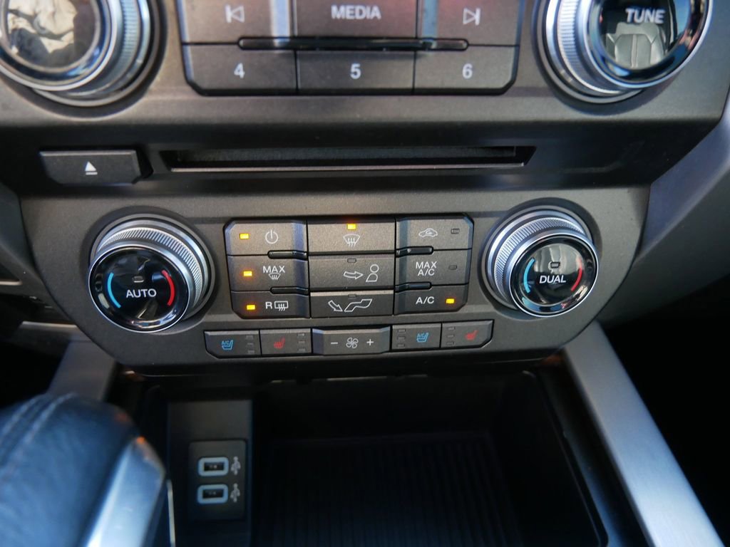Used 2017 Ford F150 Platinum w/ Equipment Group 701A Luxury AWD/4WD image 29