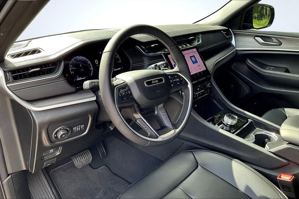 New 2025 Jeep Grand Cherokee Limited w/ Trailer Tow Package image 6