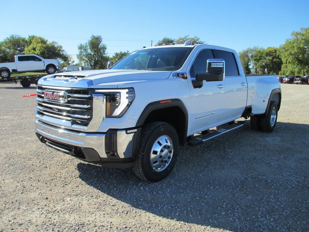 New 2026 GMC Sierra 3500 SLT w/ SLT Premium Package AWD/4WD image 8