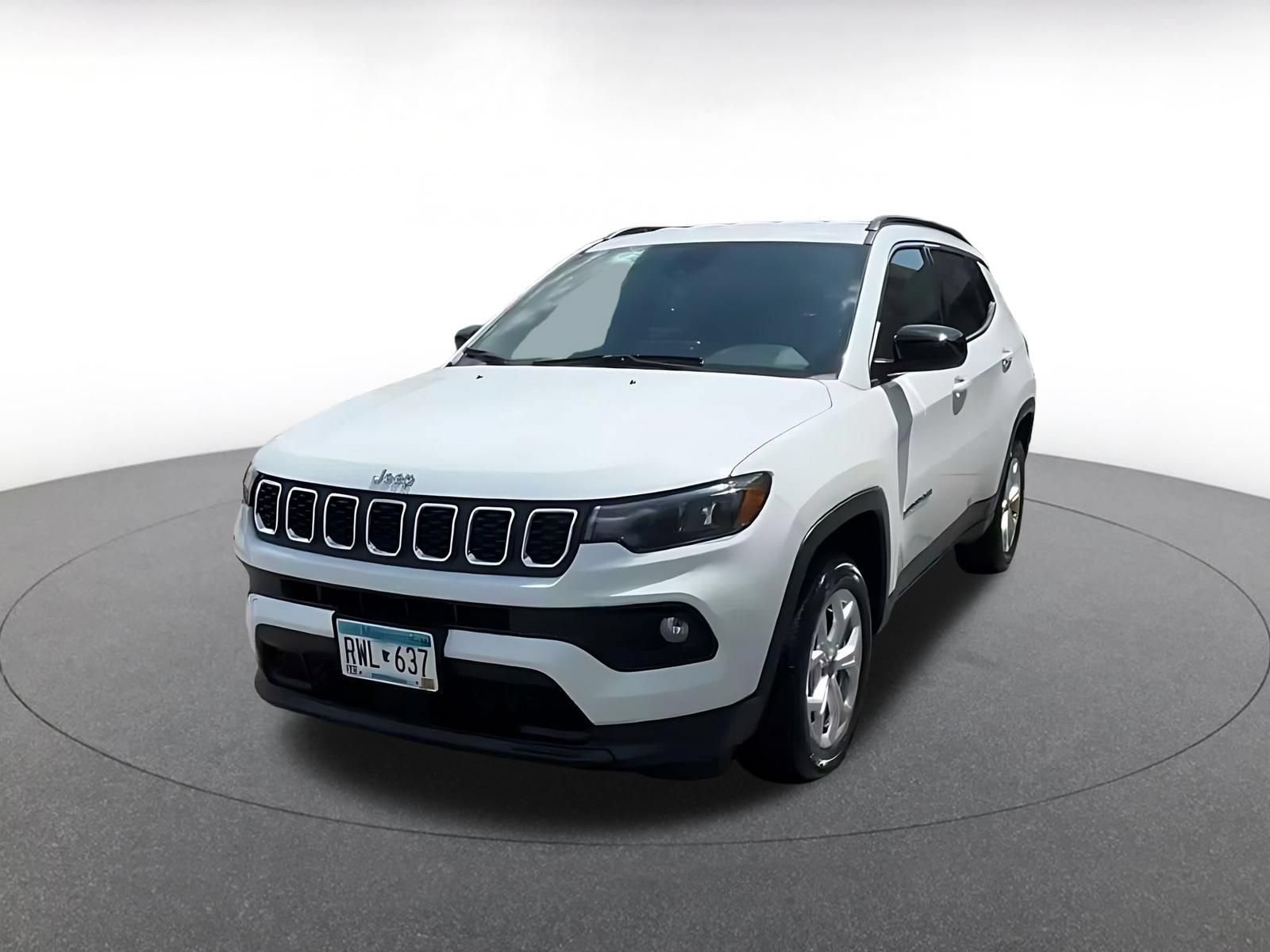 Used 2025 Jeep Compass Latitude AWD/4WD image 6