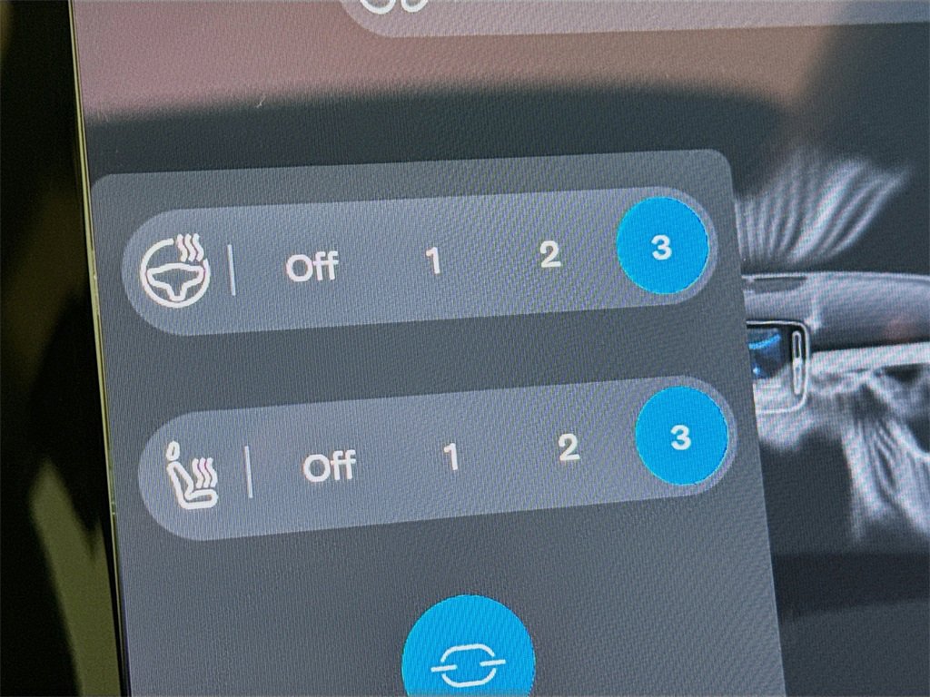 Used 2023 Volvo XC40 B5 Ultimate w/ Protection Package Premier image 22