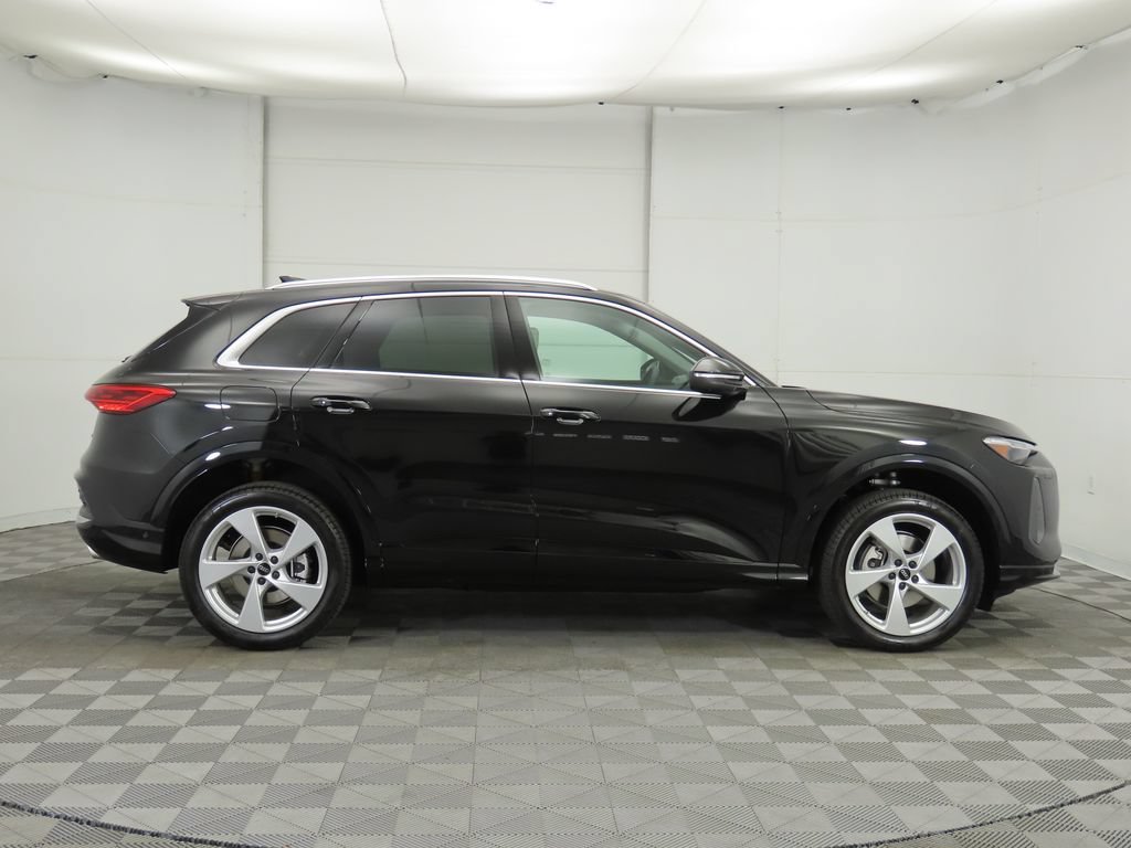 Used 2025 Audi Q5 Premium Plus w/ Premium Plus AWD/4WD image 5