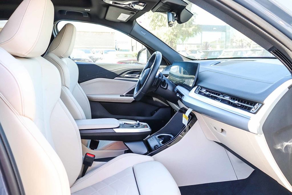 Used 2025 BMW X2 xDrive28i w/ M Sport Package image 15