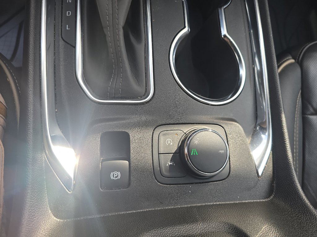 Used 2023 Chevrolet Traverse Premier w/ Redline Edition image 32