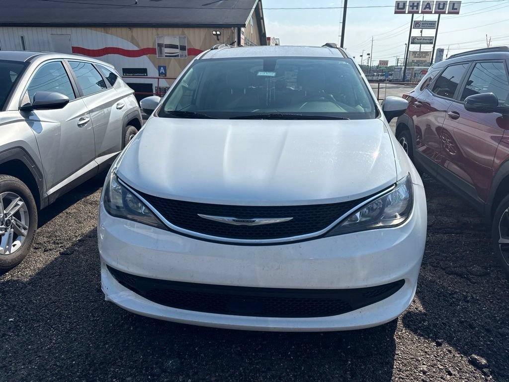 Used 2021 Chrysler Voyager Lxi FWD image 3