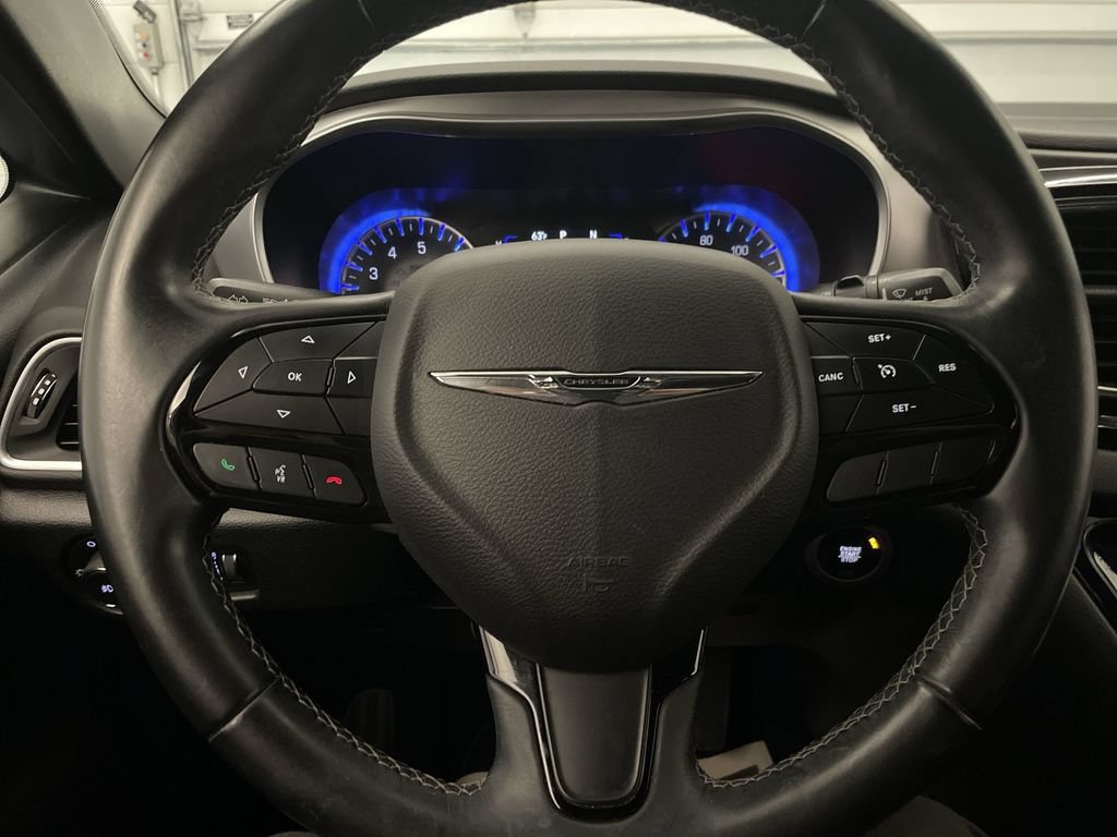 Used 2018 Chrysler Pacifica Touring Plus w/ S Appearance Package FWD image 5
