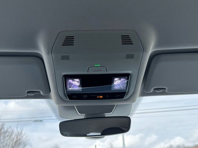 Used 2025 Volkswagen Tiguan SE image 16