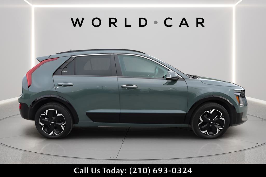 Certified 2024 Kia Niro Wave FWD image 8