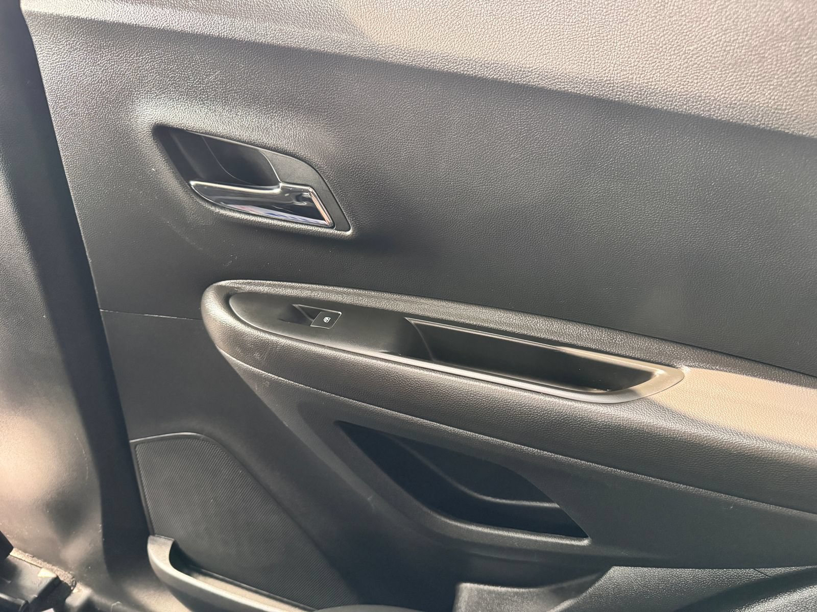 Used 2019 Chevrolet Trax LT w/ LT Convenience Package FWD image 27