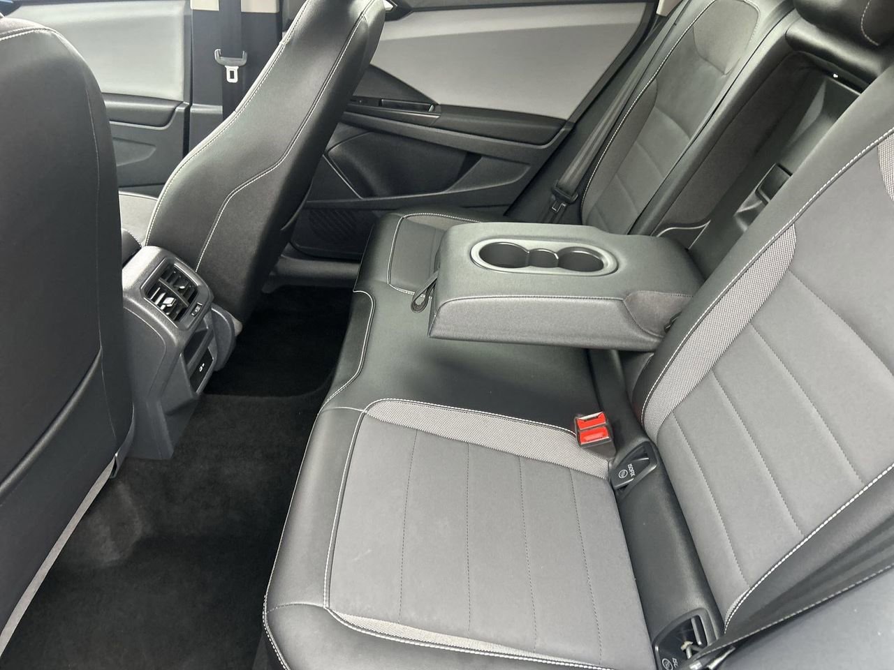 Used 2023 Volkswagen Taos SE image 13