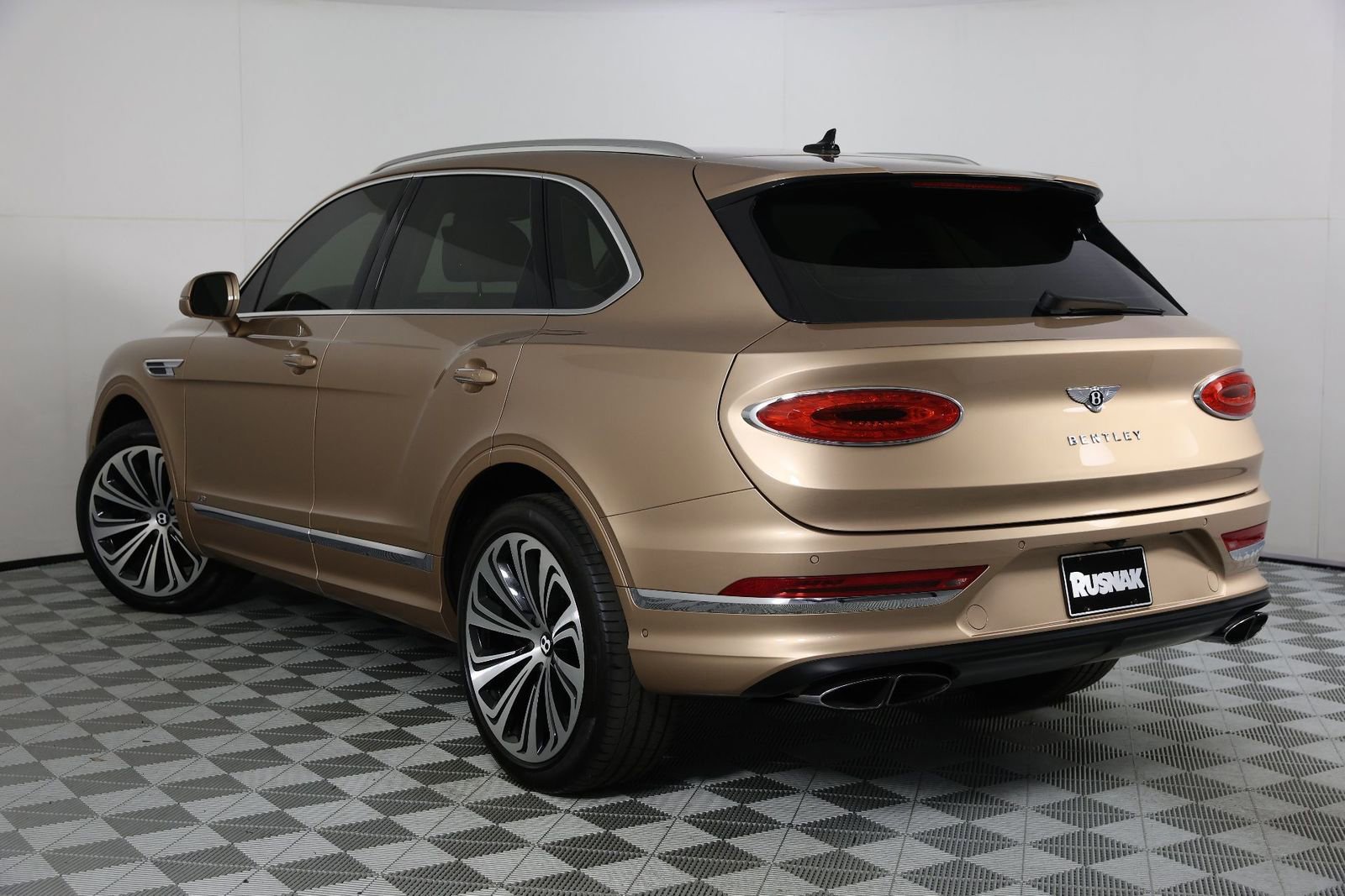 Used 2021 Bentley Bentayga image 3