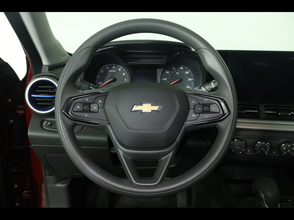 Certified 2025 Chevrolet Trax LS w/ LS Convenience Package FWD image 13