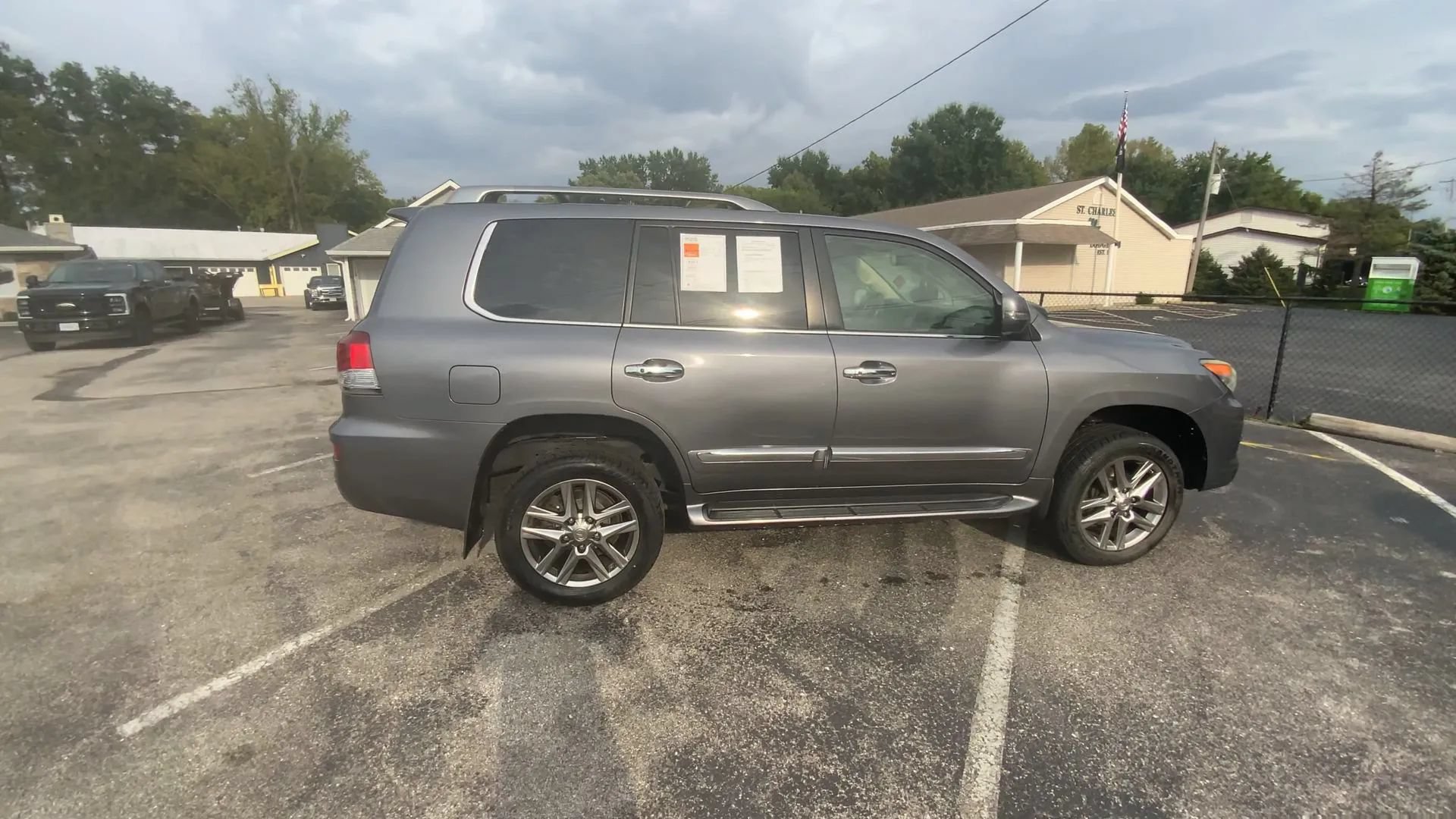 Used 2013 Lexus LX 570 4WD w/ Luxury Pkg image 9