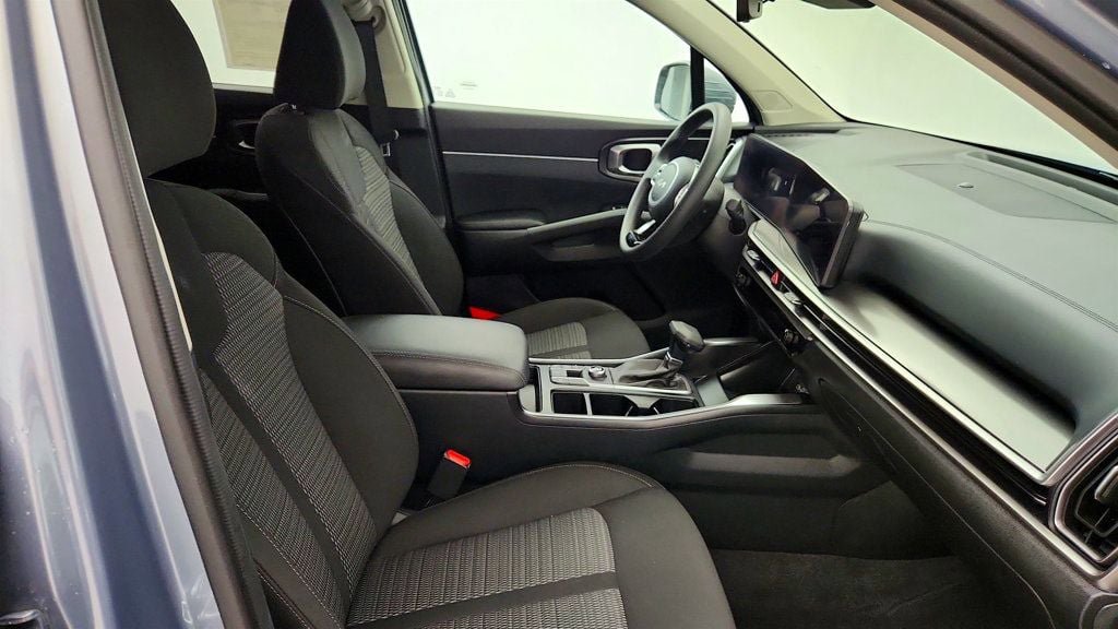 Used 2025 Kia Sorento LX FWD image 22