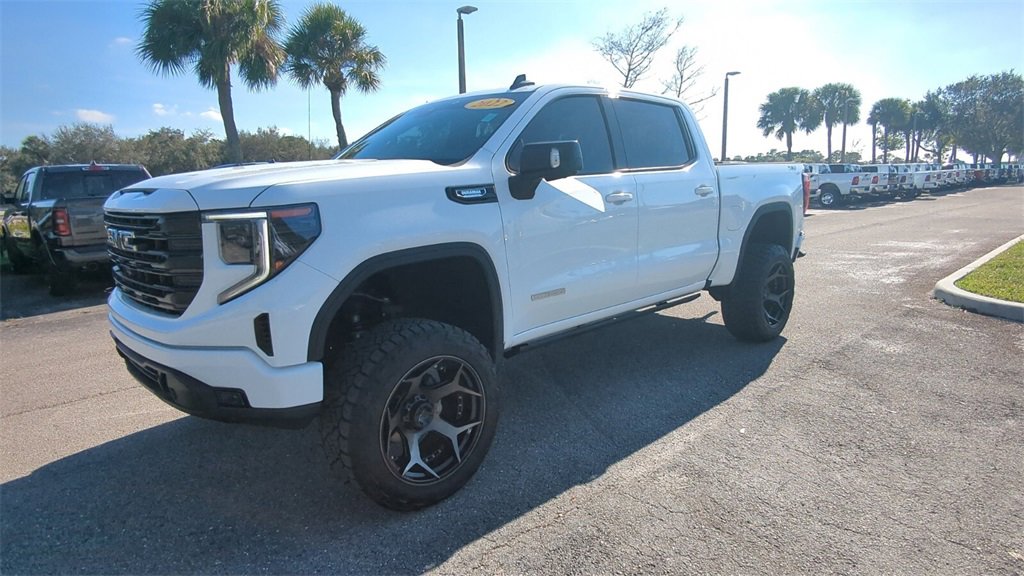 Used 2022 GMC Sierra 1500 Elevation w/ Elevation Premium Package image 9