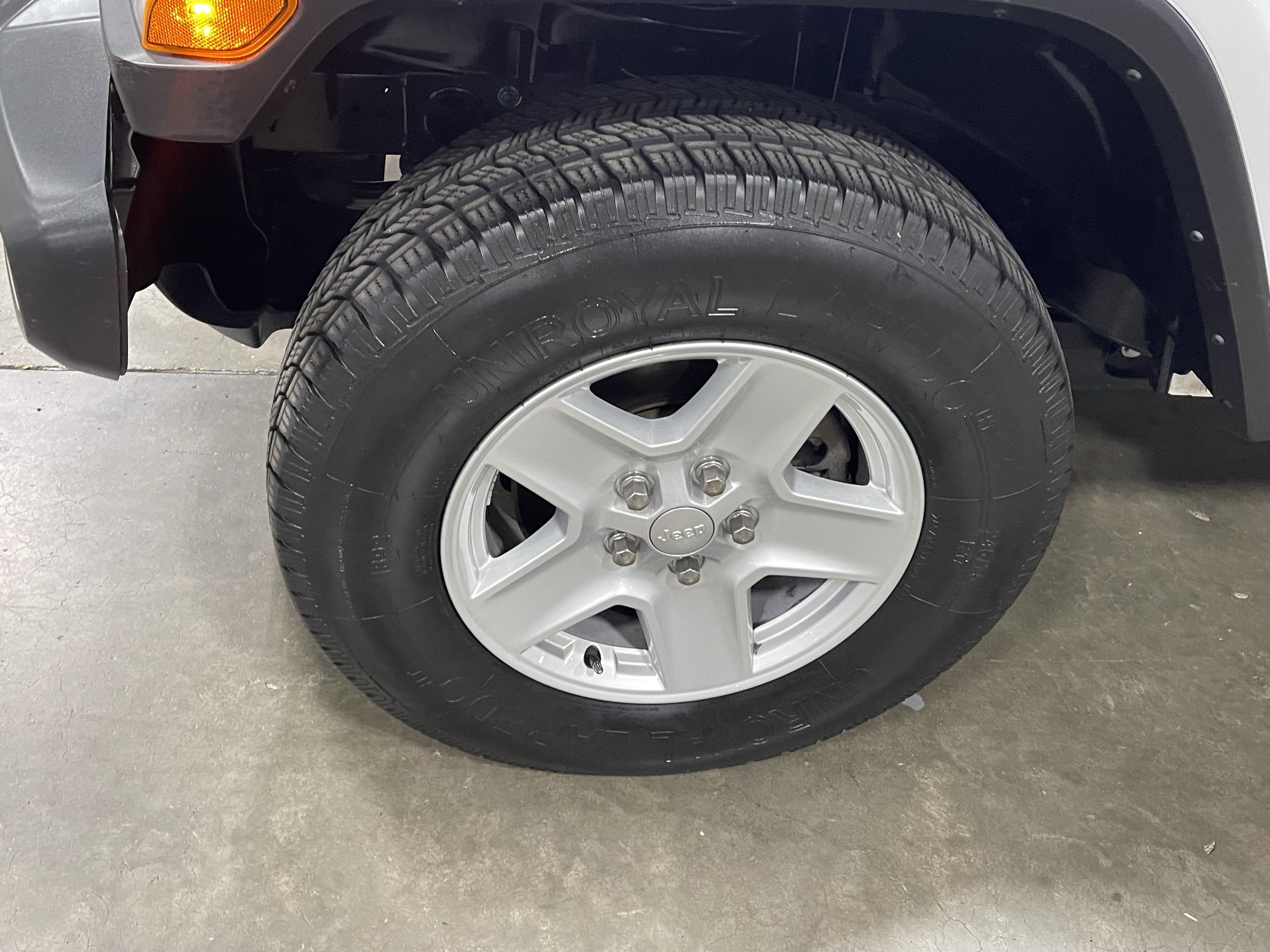 Used 2023 Jeep Gladiator Sport AWD/4WD image 9