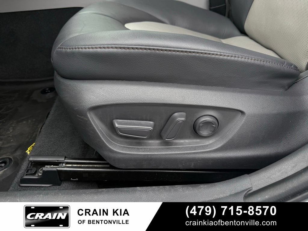 Used 2020 Toyota Camry XLE FWD image 11
