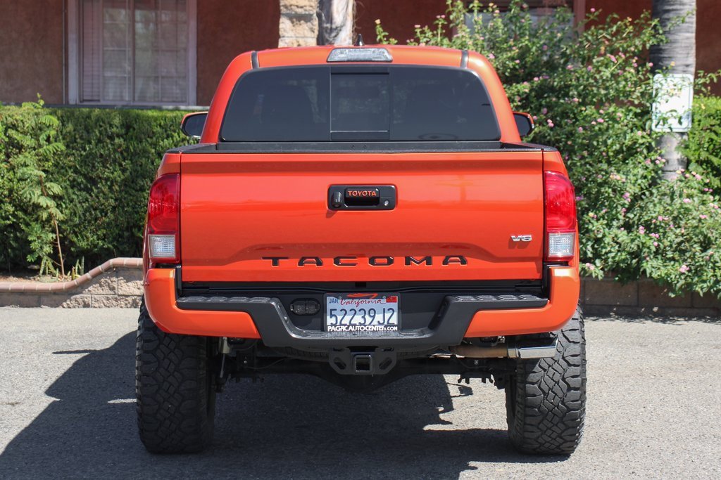 Used 2017 Toyota Tacoma TRD Sport image 7