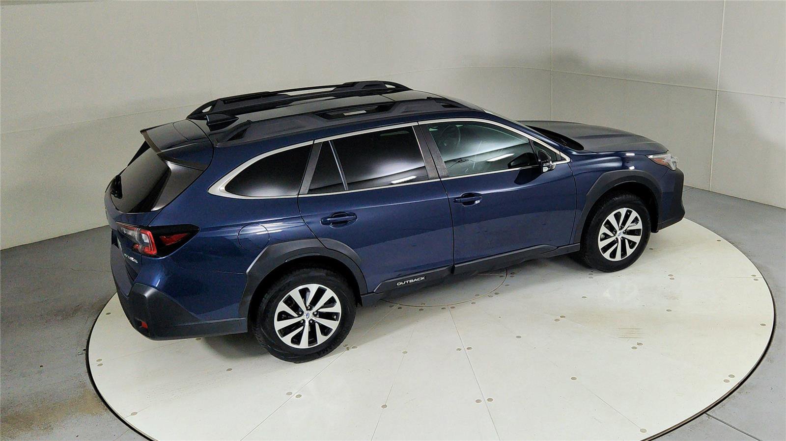 Used 2023 Subaru Outback Premium image 41