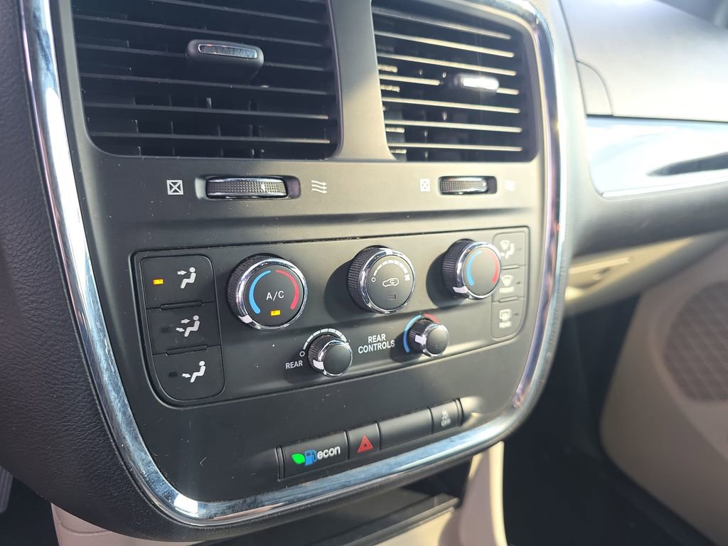 Used 2019 Dodge Grand Caravan SXT image 23